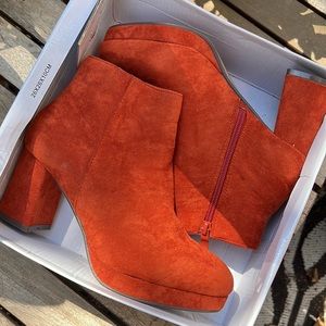 NWT Rust platform booties